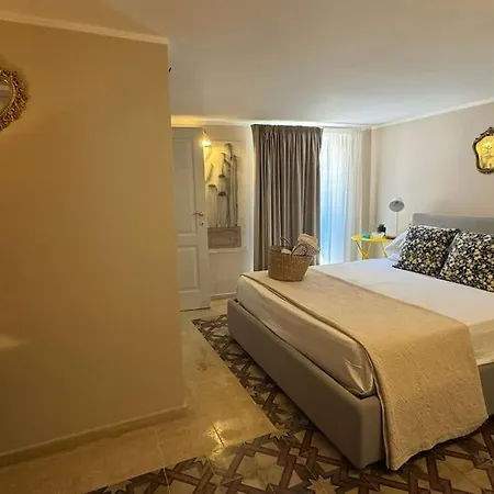 Penthouse Lady Packard Noto