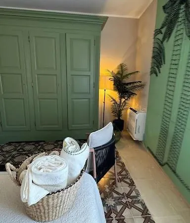 Penthouse Lady Packard Apartment
