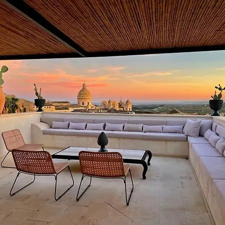 Penthouse Lady Packard *