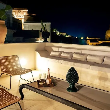 Penthouse Lady Packard Apartment